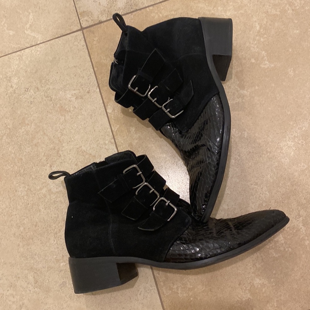 NWOB RAYE Kelsie Black Booties in 39 (appr. US 9)